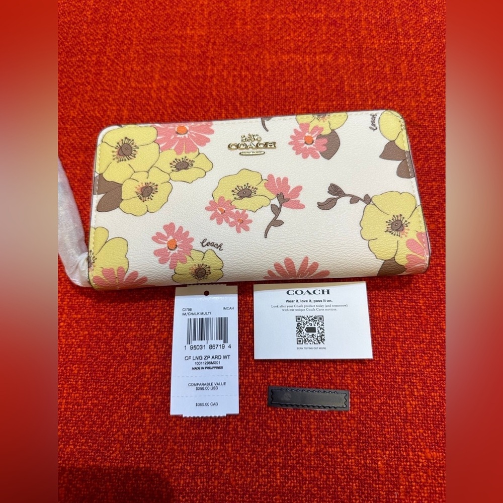 ❤️❤️❤️NWT Coach large continental wallet/floral/Gold hardware ❤️❤️❤️